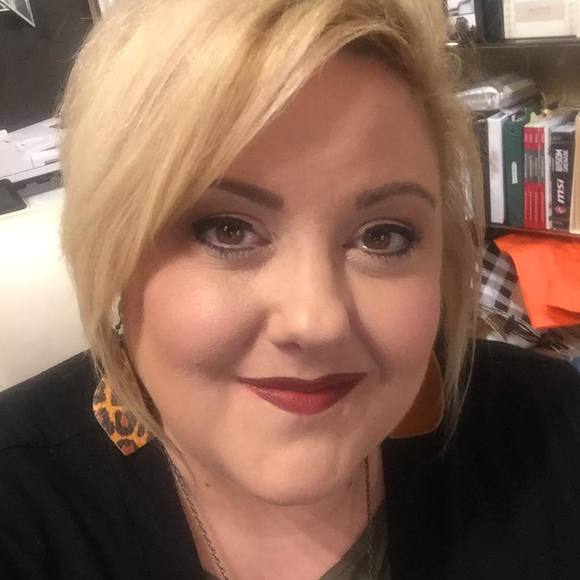 Meet your Posher, Kristen - Picture 1 of 1